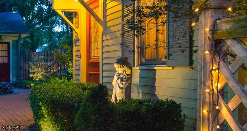 53 Kingwood Ave - Photo 1