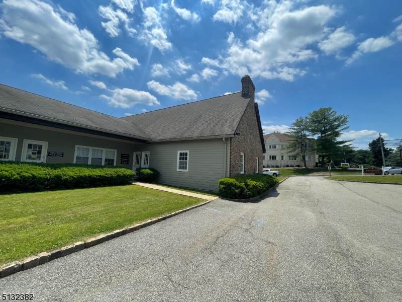 10 Shawnee Dr -Unit 9 - Photo 1