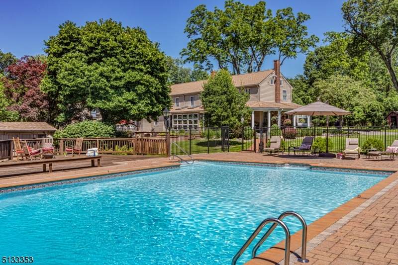 5 Chamberlain Ct - Photo 1