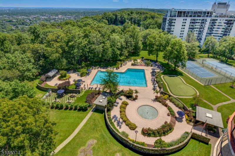 2 Claridge Dr. 12Je - Photo 1