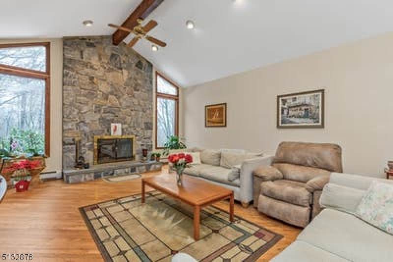 5 Esther Court - Photo 1