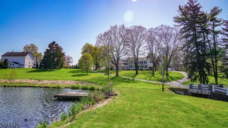 28 Lindbergh Rd - Photo 1