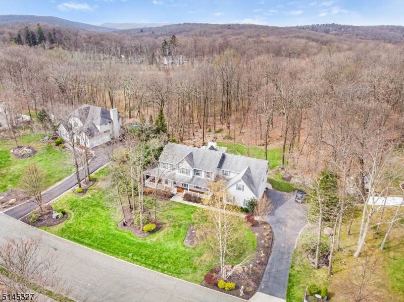 11 Manor Dr - Photo 1