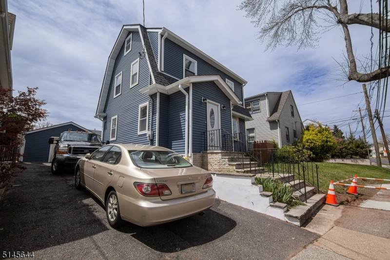 344 Bloy St - Photo 1