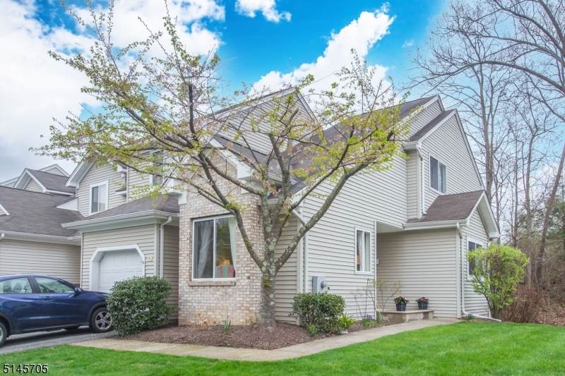 15 Sweetwater Ln - Photo 1