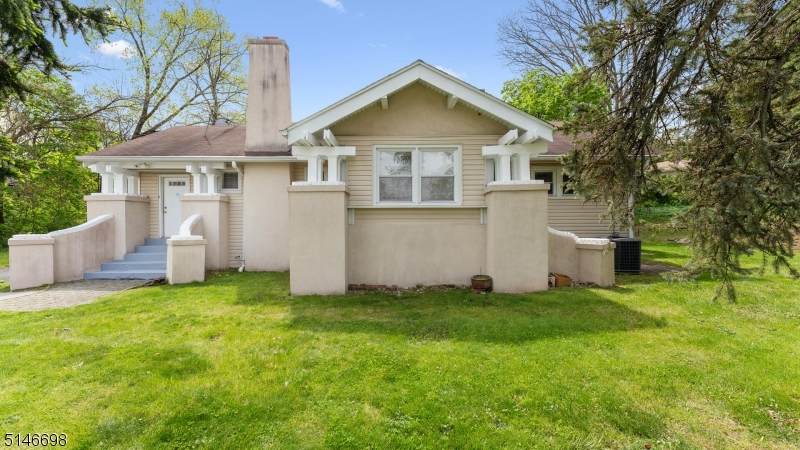 1174 Easton Ave - Photo 1