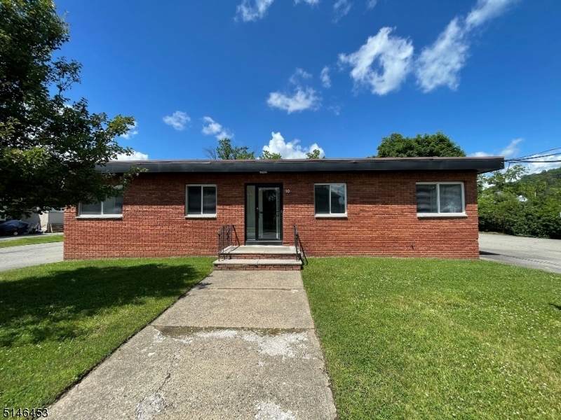 8 Mead Ave - Photo 1