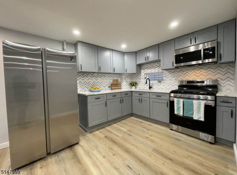 60 Bell St - Photo 1