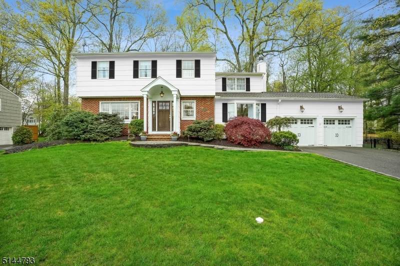 23 Gates Ave - Photo 1
