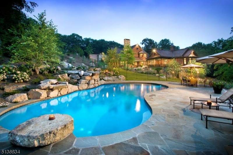 22 Schoolhouse Ln - Photo 1