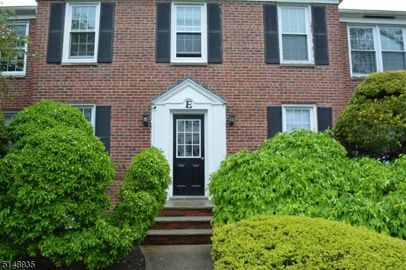 101 Gates Ave - Photo 1