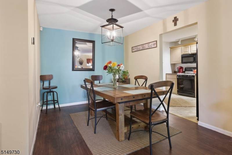 9 Colgate Dr - Photo 1