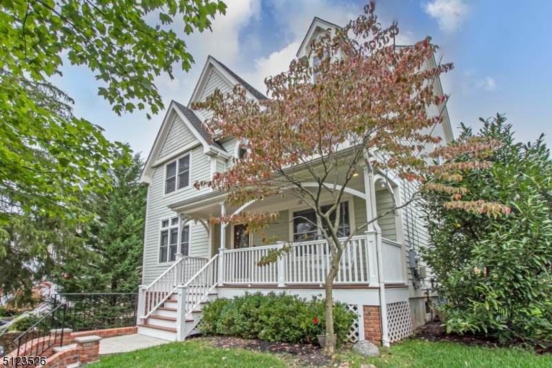 817 Grant Ave - Photo 1