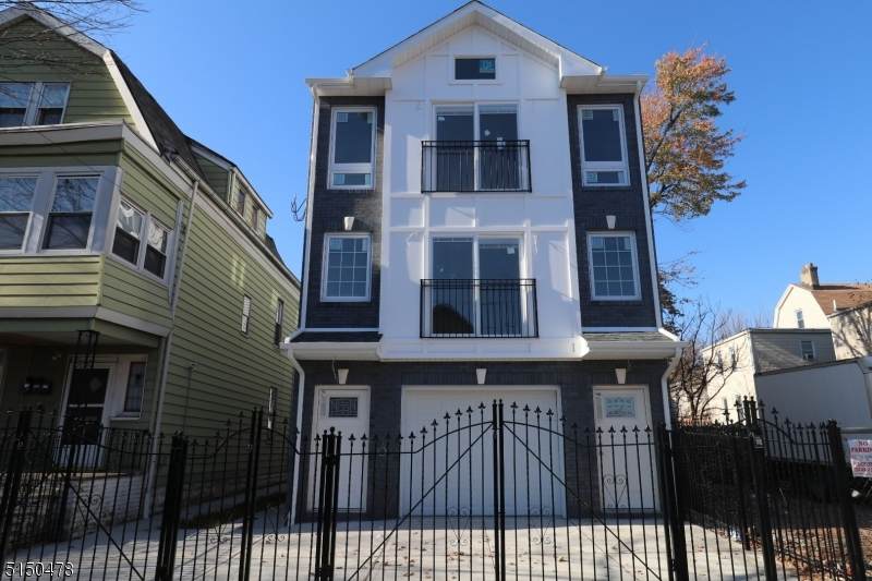 255 Chadwick Ave - Photo 1