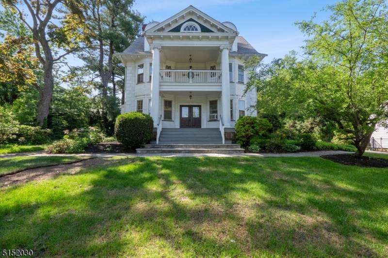 29 Colonial Ter - Photo 1