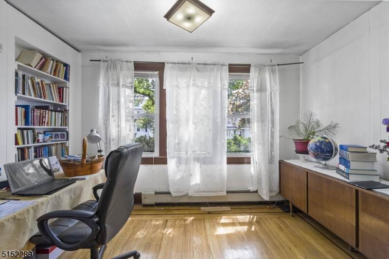 2037 Balmoral Ave - Photo 1