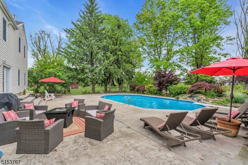 677 Deerfield Ln - Photo 1