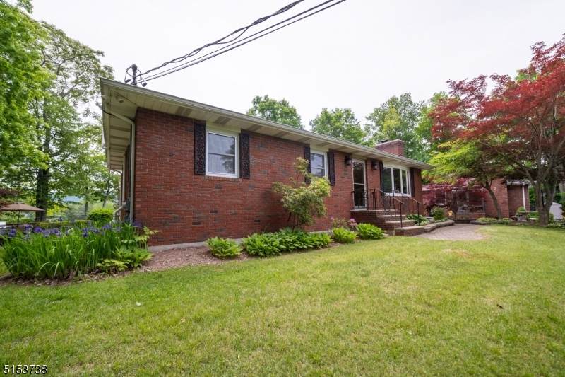4 Maple Ct - Photo 1