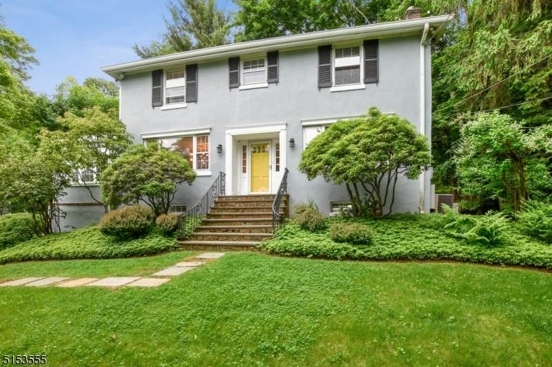 653 Fairmount Ave - Photo 1