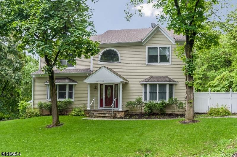 16 Lacey Ave - Photo 1