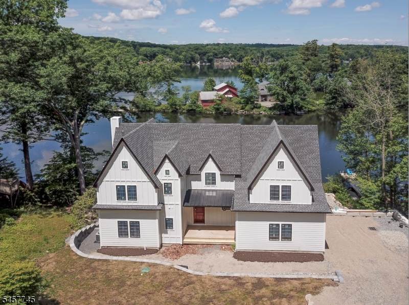 1011 Lakeside Dr - Photo 1