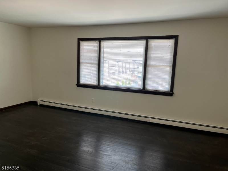 388 Garibaldi Ave - Photo 1