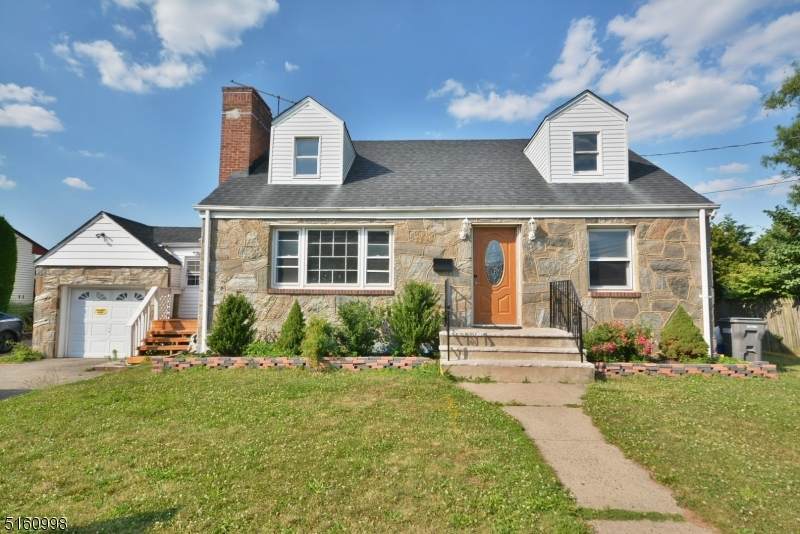 131 Jackson Ave - Photo 1