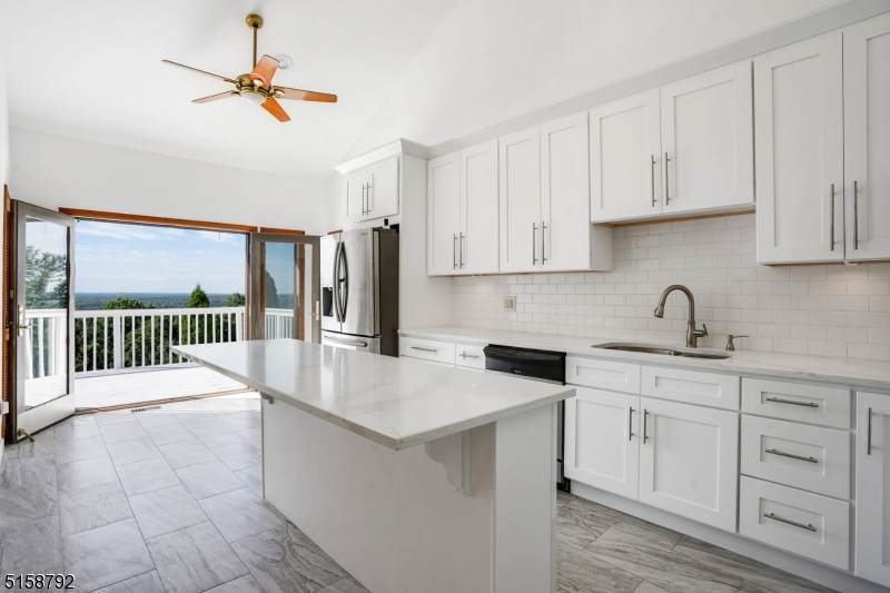 1136 Johnston Dr - Photo 1