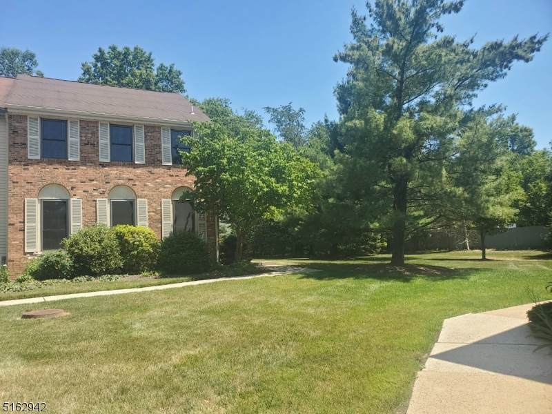 207 Amherst Ct - Photo 1