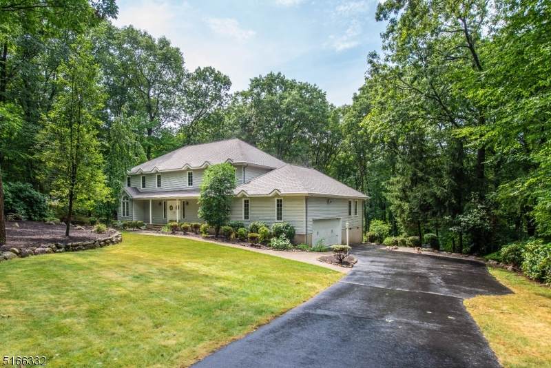 16 Round Hill Rd - Photo 1