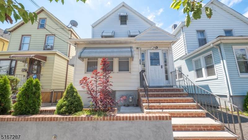 581 Gregory Ave - Photo 1