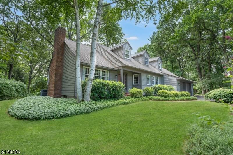 4 Pepperidge Rd - Photo 1