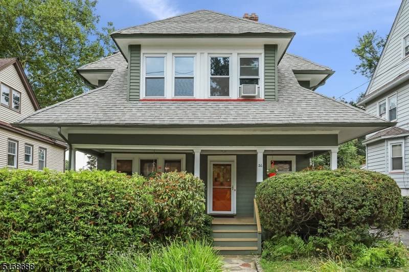 26 Lawrence Ave - Photo 1