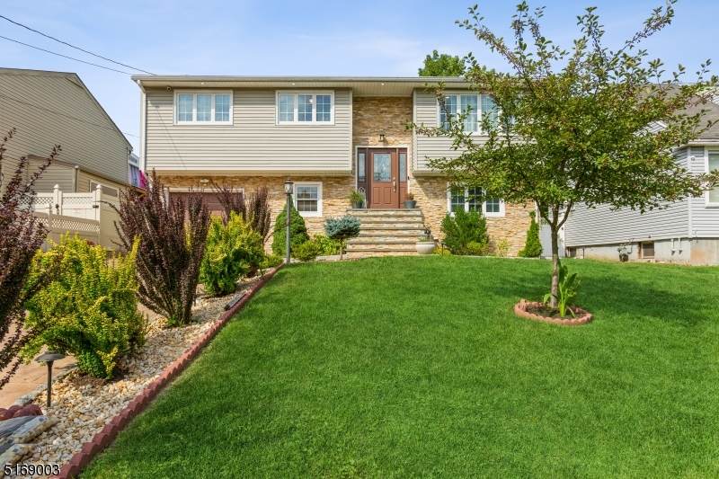 1165 Washington Ave - Photo 1