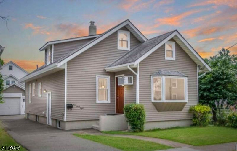 448 Elm St - Photo 1