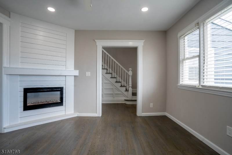 619 Jefferson St - Photo 1