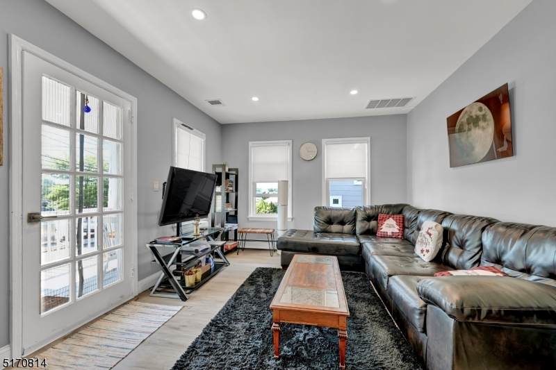 21 Erie Ave - Photo 1