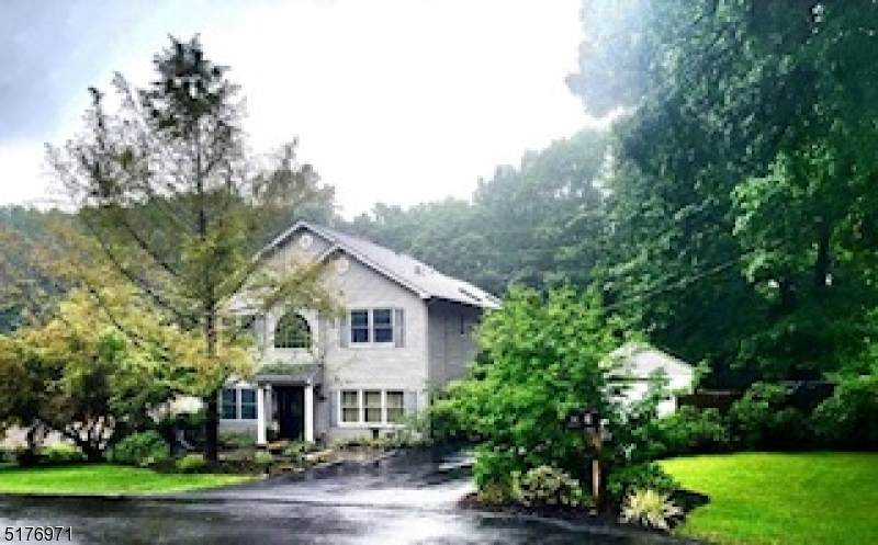 21 Eisenhower St - Photo 1