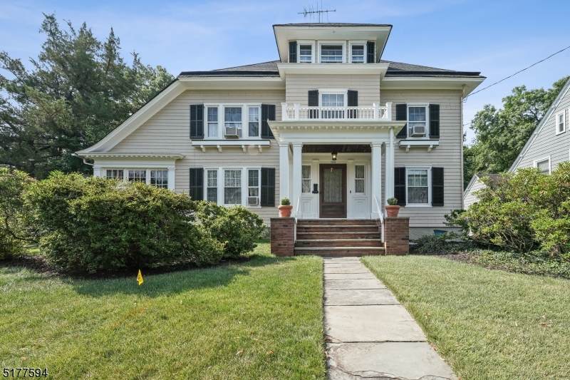 1126 Martine Ave - Photo 1