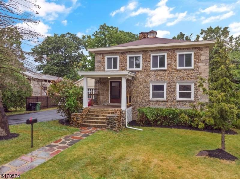 170 Boulevard - Photo 1