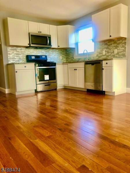 196 Burgess Pl - Photo 1