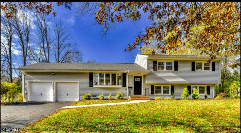 12 Hampton Dr - Photo 1
