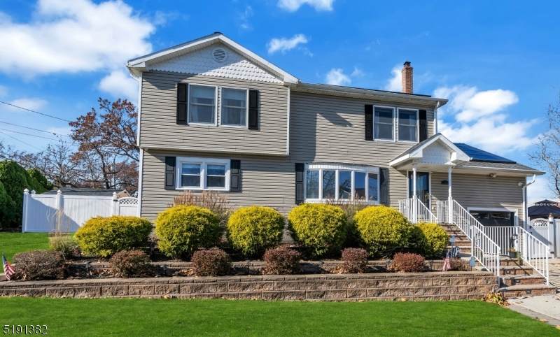 1 Greenhill Ave - Photo 1