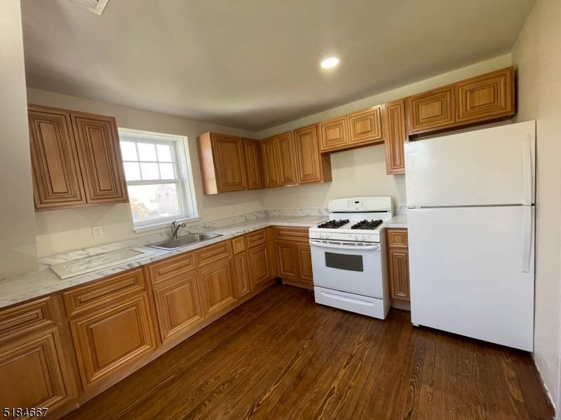 421 Flanders Ave - Photo 1