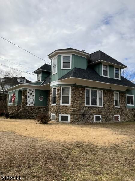 235 Wyckoff Ave - Photo 1