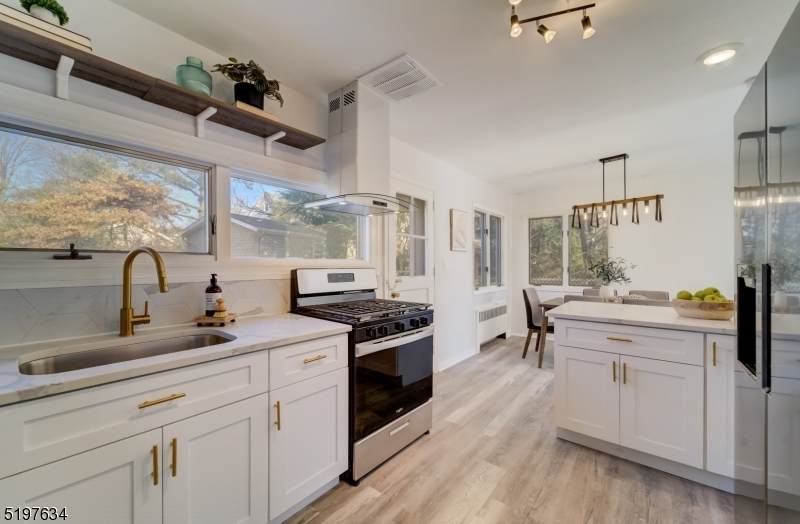 154 Jefferson Ave - Photo 1