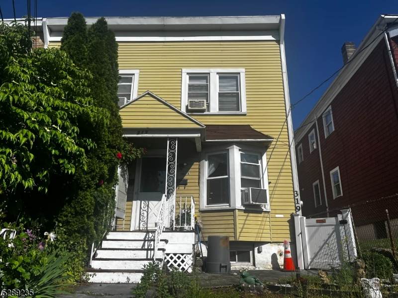 319 Hickory St - Photo 1