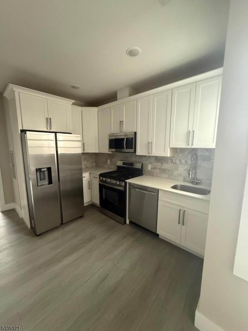 1022 Main St - Photo 1