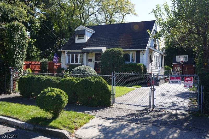 156 Kentucky Ave - Photo 1