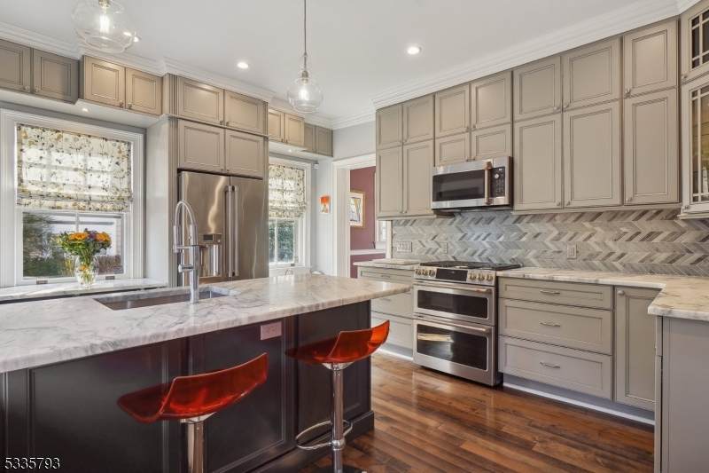 907 Hillside Ave - Photo 1